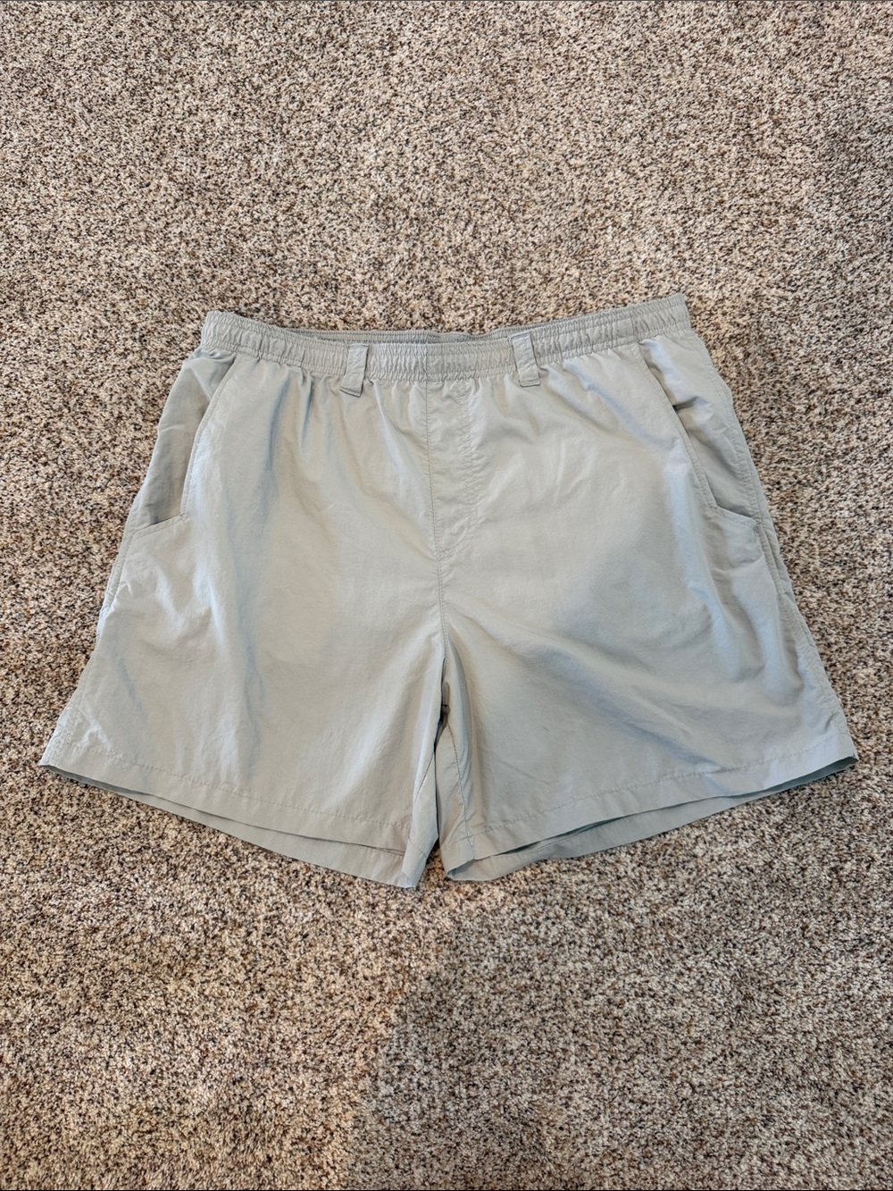 Columbia Men's Light Gray Athletic Elastic-Waist Shorts